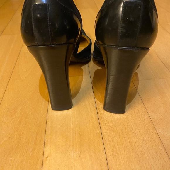 Black Suede Gucci Logo Pumps - Picture 3 of 3